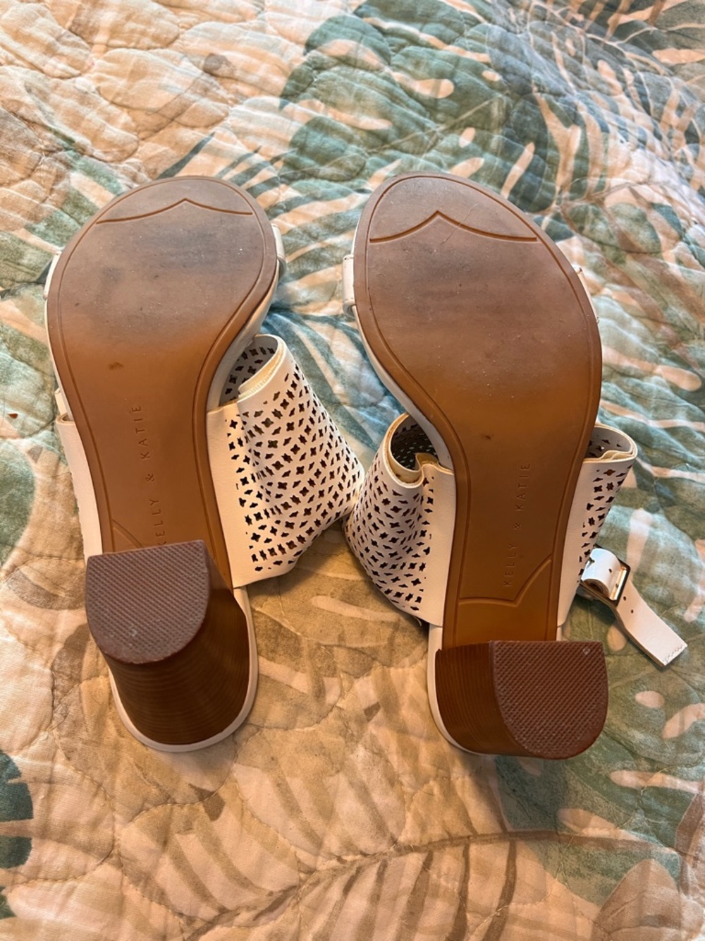 👠 Host Pick 👠Kelly & Katie white block heels - Picture 7 of 13